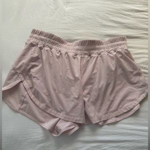 Lulu Lemon- 3” Strawberry Milkshake size 16